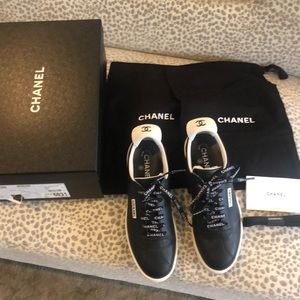 CHANEL women’s black sneaker 🖤🤍🖤🤍
